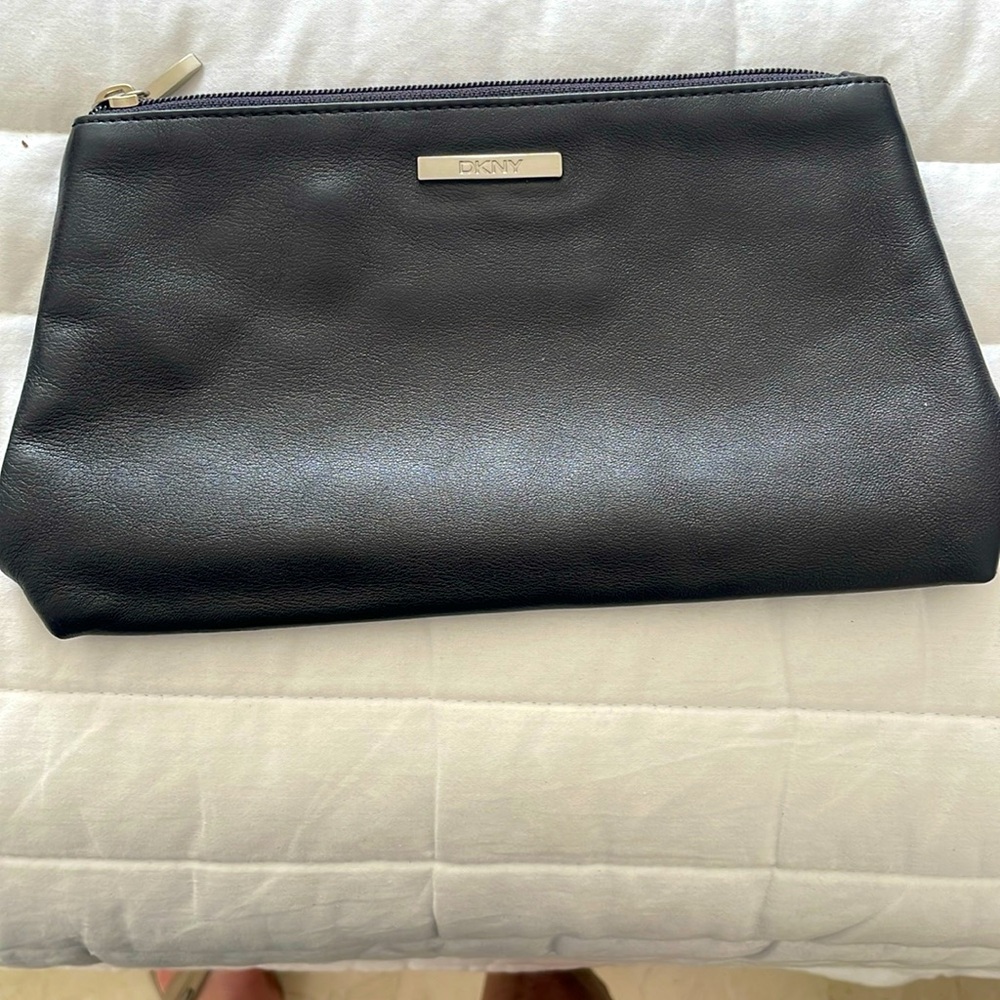 DKNY SOFT BLACK LEATHER CLUTCH